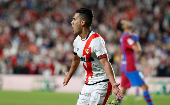 Radamel Falcao, Barcelona'y� devirdi ve tarihe ge�ti!