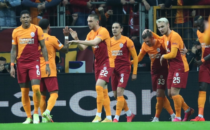 Galatasaray'dan lke puanna byk katk!