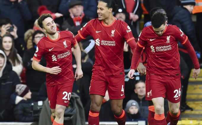 Liverpool Anfield'da dolu dizgin!