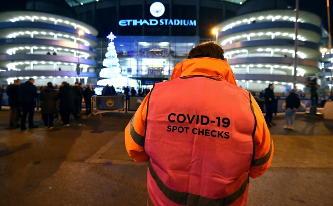 Leeds United-Aston Villa ma��na koronavir�s engeli