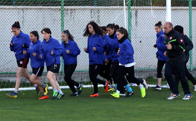 Gazi Lisesi, Kadnlar Futbol 2. Ligi'ne ampiyonluk parolasyla hazrlanyor