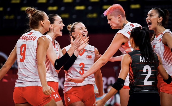 Filenin Sultanlar, Romanya'y devirdi