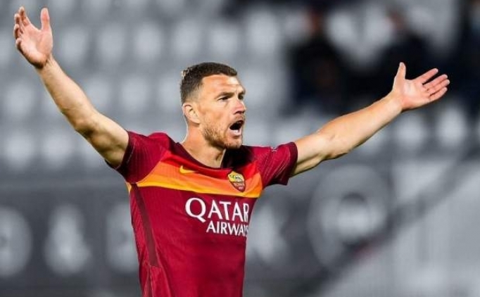 Edin Dzeko'dan transfer aklamas