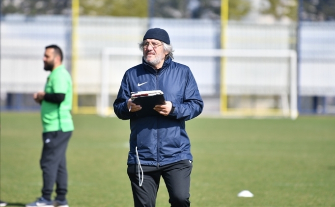 Ak�ay: 'Taraftar hakl�d�r, istifay� d���nece�im'