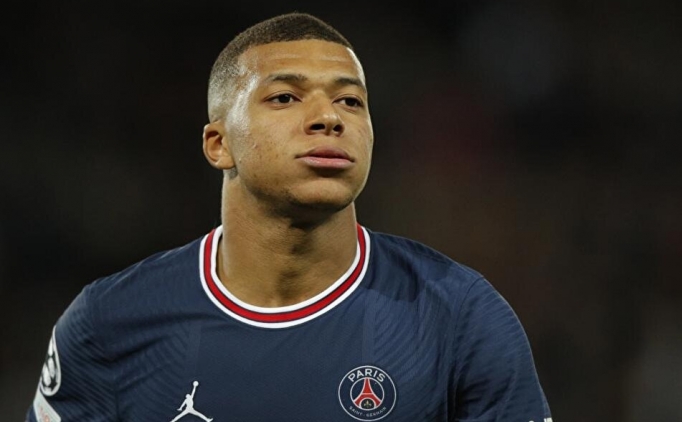 PSG, Mbappe ile szleme uzatmak istiyor!