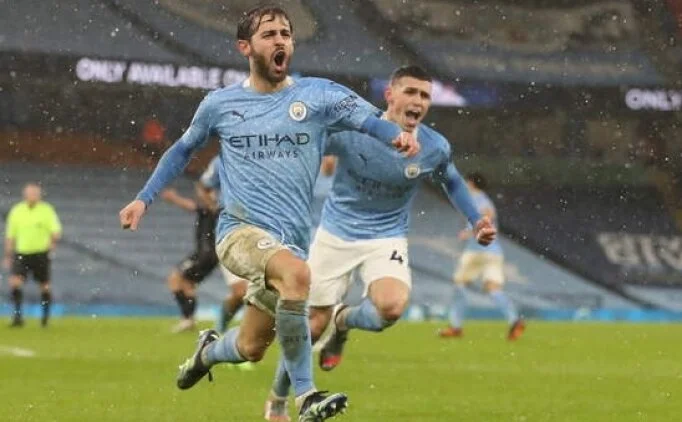 Manchester City, Leicester deplasman�ndan ��kt�