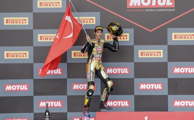 Toprak Razgatl�o�lu, d�nya �ampiyonu olarak tarih yazd�