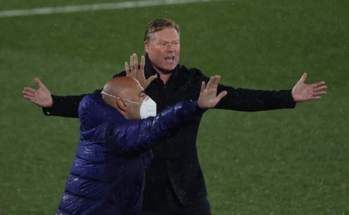 Koeman: 'T�m d�nya g�rd�, penalt�m�z verilmedi'