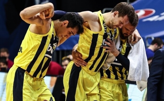 Fenerbahe'den Jan Vesely ve Nando De Colo aklamas