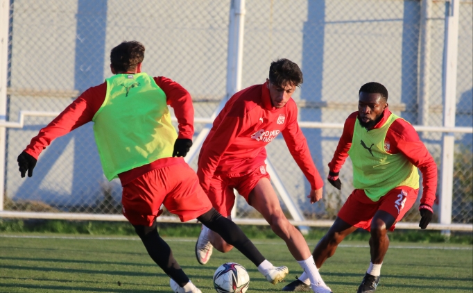 Sivasspor'da Medipol Ba�ak�ehir ma�� �ncesi 3 eksik!