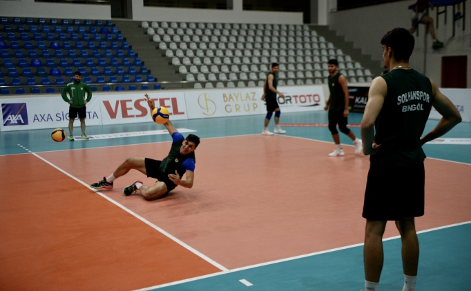 Voleybolda Bing�l Solhanspor, ilk galibiyetini almak i�in sahaya ��k�yor