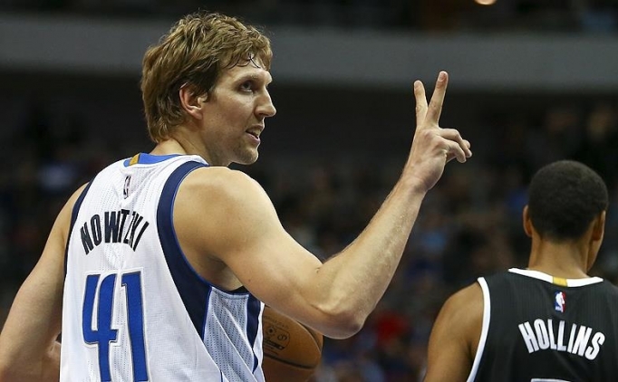 Dirk Nowitzki, EuroBasket 2022'nin elisi oldu!