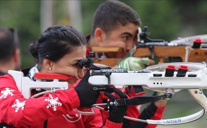 Gen� milli biatloncu Ebru Tuncer'den Romanya'da bronz madalya