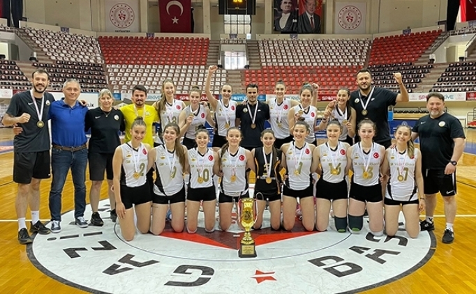 VakfBank, alt ya gruplarnda da ampiyon