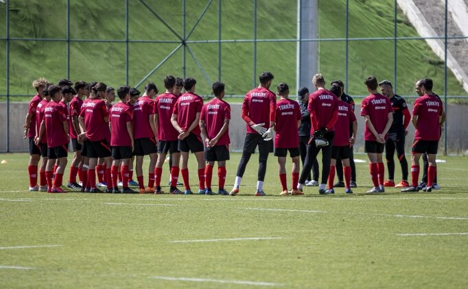 16 Ya� Alt� Milli Futbol Tak�m�, Avrupa �ampiyonas� elemeleri i�in �al���yor
