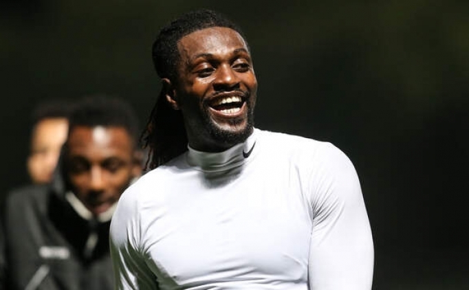 Adebayor, Ballon d'Or favorisini aklad!