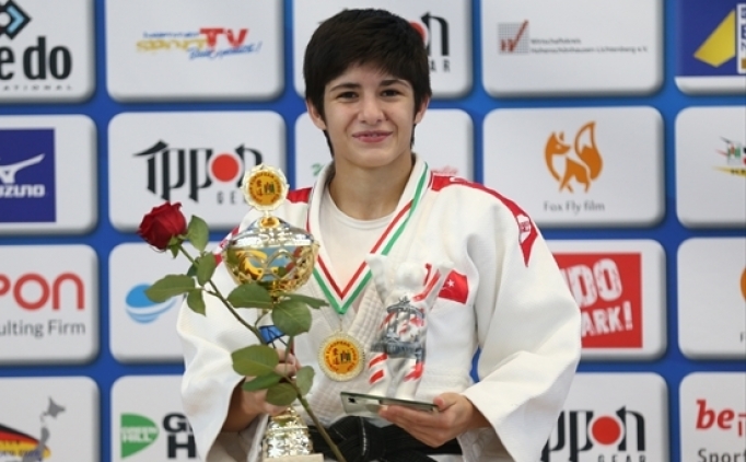 Milli judoculardan 1'i alt�n 5 madalya ba�ar�s�