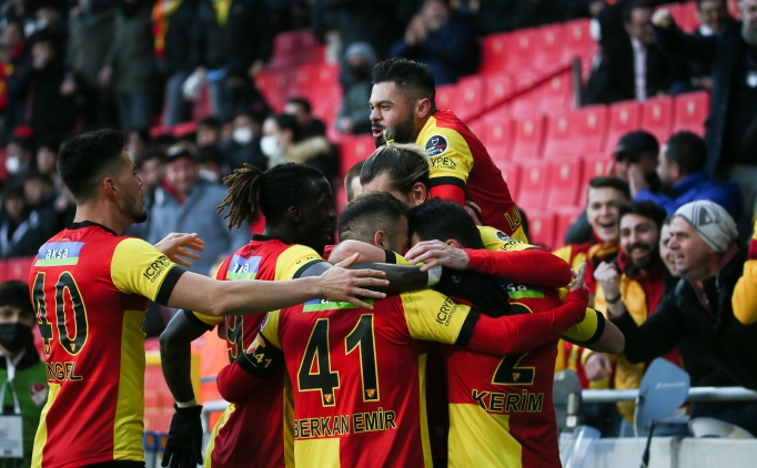 G�ztepe, Sivas'� da y�kt� ve seriye ba�lad�!