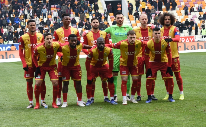 Yeni Malatyaspor'da futbolculardan maa� protestosu