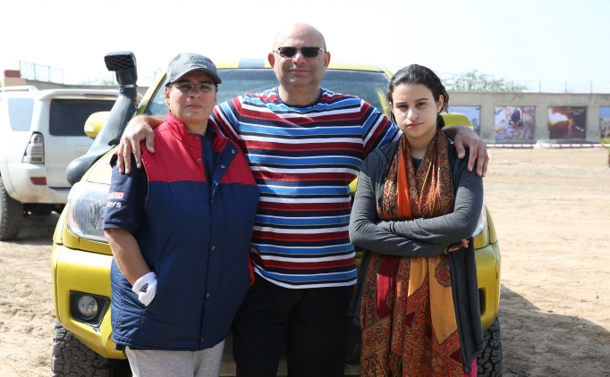 Pakistan'da ralli tutkunu aile, �lkeye ilklerini ya�at�yor