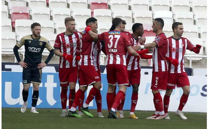 Yeni Malatyaspor, Adem B�y�k ile Sivasspor'a kaybetti