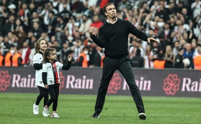 Valerien Ismael galibiyeti k�zlar�yla kutlad�