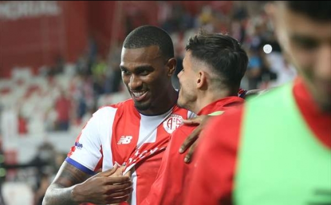 Şampiyon, Haji Wright'ın peşinde!