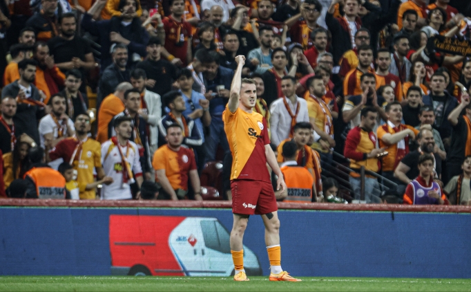Galatasaray'da Kerem Akt�rko�lu yine i� ba��nda
