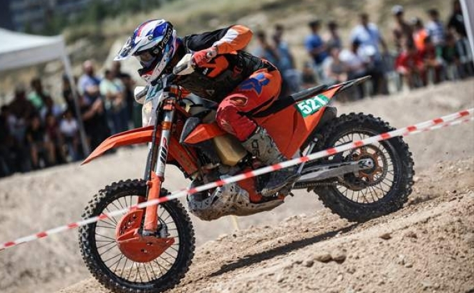 S�per Enduro'da heyecan ikinci yar��la s�rd�