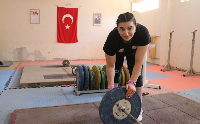 Sara Yenig�n'n�n hedefi d�nya �ampiyonlu�u