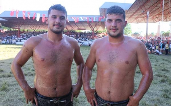 K�rkp�nar'da ikizler birbiriyle g�re�ti