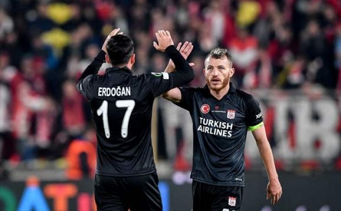Üç takımla tarihte ilki yaşıyoruz