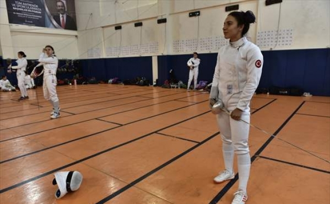 �pek Ak�in, D�nya Kupas�'nda yar� finale ��kt�