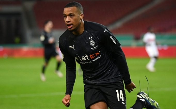 M'Gladbach, Plea ile 3 puana uzand�