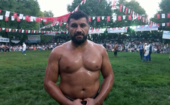 Mu�la'n�n faal tek ba�pehlivan� Ali Yanatma'n�n er meydan� inad�