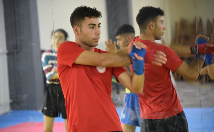 Mevsimlik tar�m i��isi, alt�n madalya ald�!