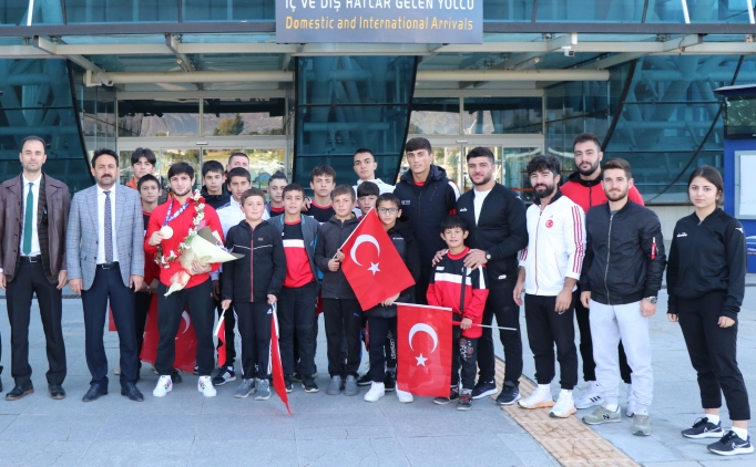 D�nya ���nc�s� g�re��i Emrah Ormano�lu, Erzincan'a d�nd�