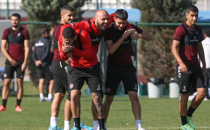 Fatih Karag�mr�k iki eksikle �al��t�