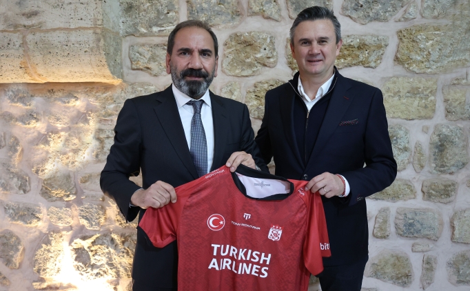 Sivasspor ve Cluj y�neticileri yemekte!