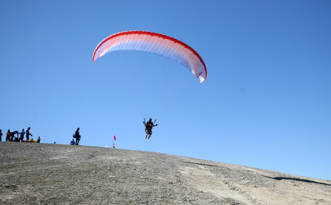 Adana'da Yama� Para��t� heyecan� devam ediyor