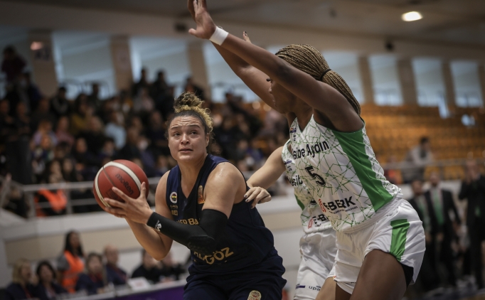 Nesibe Ayd�n, evinde Fenerbah�e'yi ge�ti