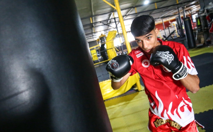 Dnya ampiyonu kick boksunun hedefi zirvede kalmak