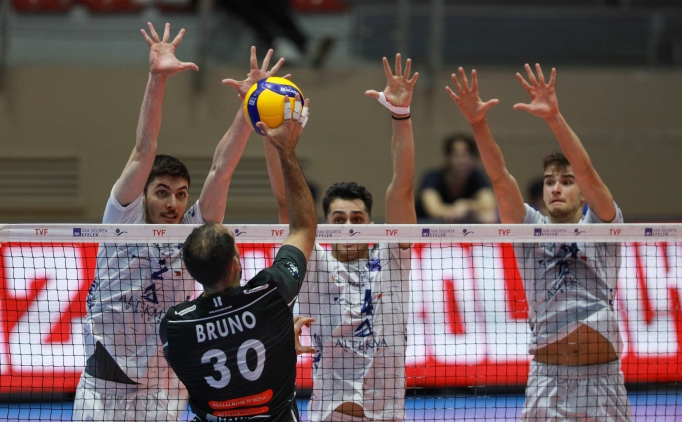 Halkbank, kapan��� 3-0'la yapt�
