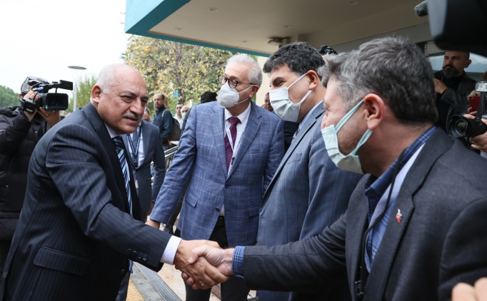 Mehmet B�y�kek�i'den yaralanan taraftara ziyaret