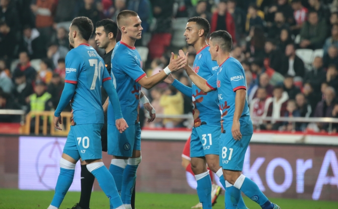 Futbol dnyas Antalya'da bulutu