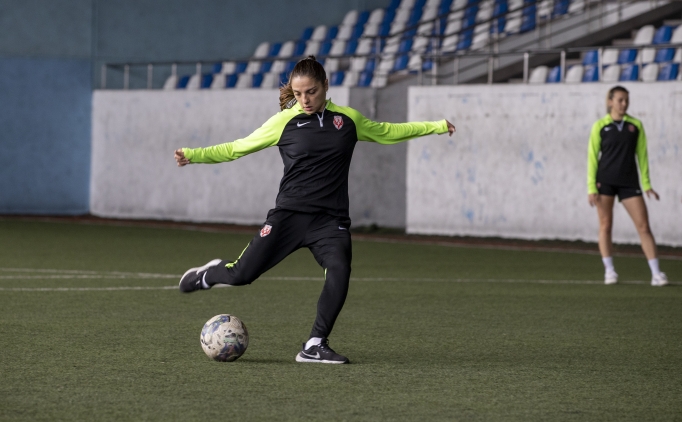 FOMGET Kadn Futbol Takm'nn hedefi Galatasaray' yenmek!