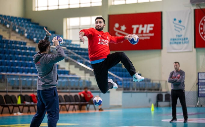 A Milli Erkek Hentbol Tak�m�'n�n haz�rl�k kamp� sona erdi