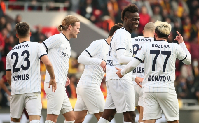 Mario Balotelli, Beşiktaş'a haber yolladı