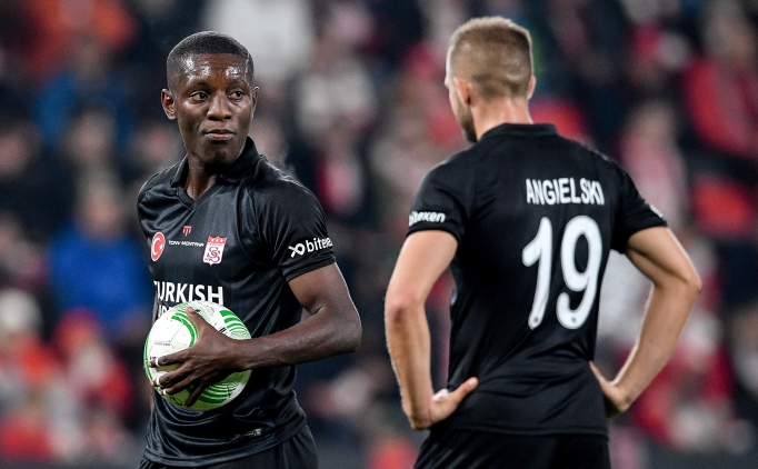 Sivasspor, lider olarak turlad!