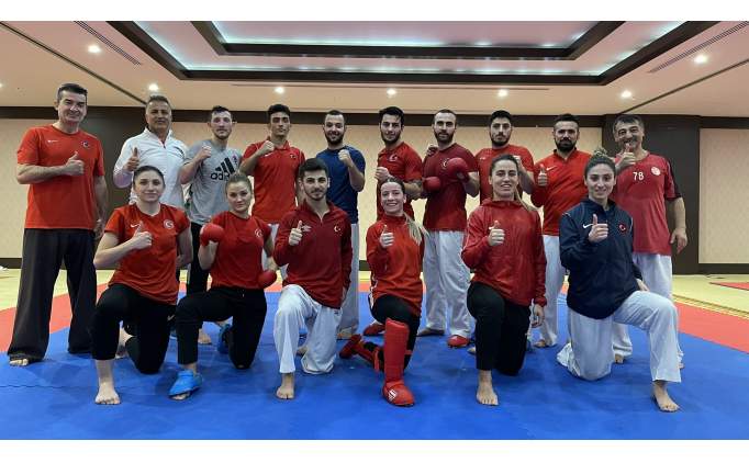 Milli karateciler �stanbul kamp�nda